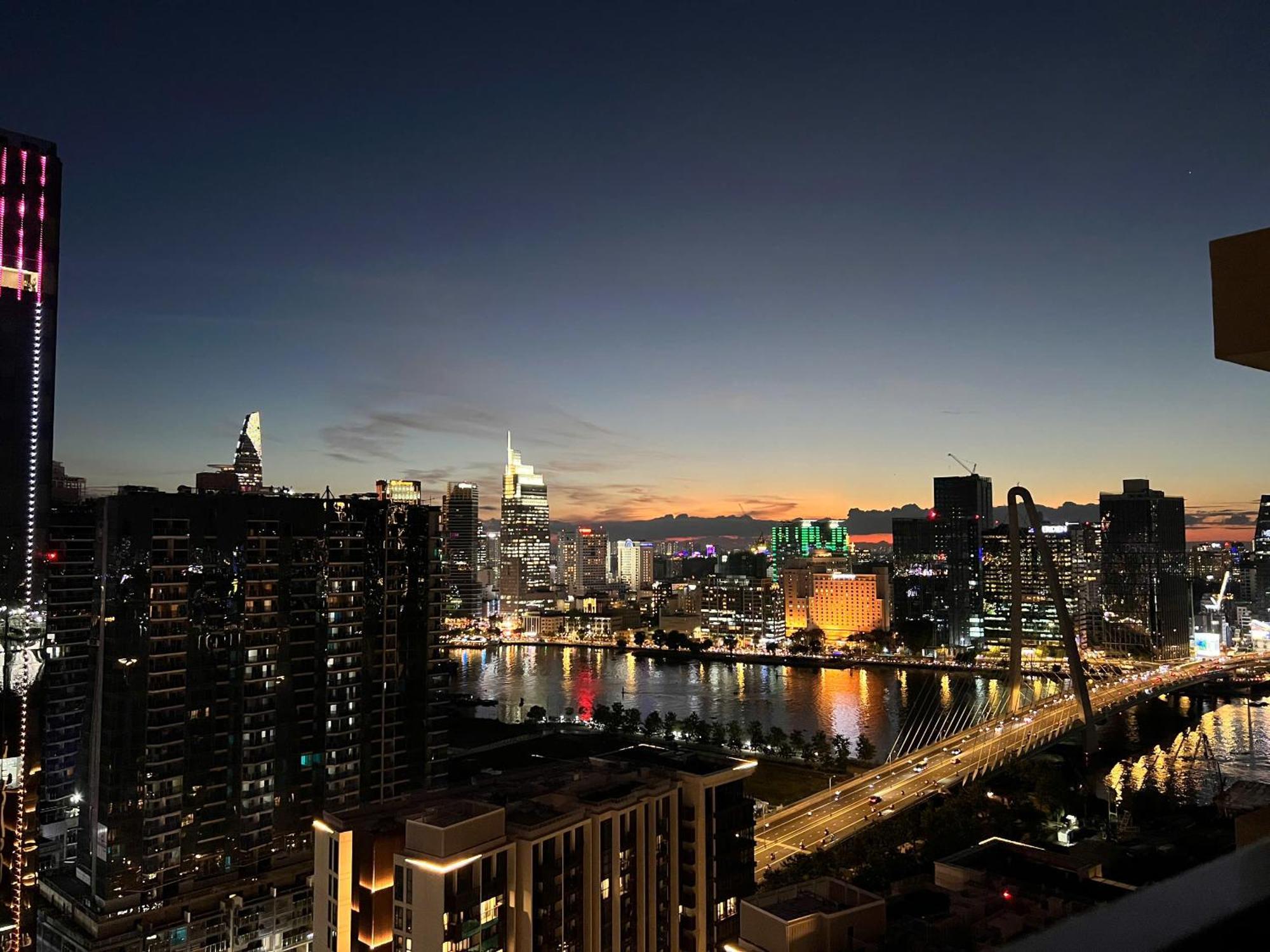 Apartment Metropole Thu Thiem - Luna - Chic, Unbeatable Location, Great Value!!! *