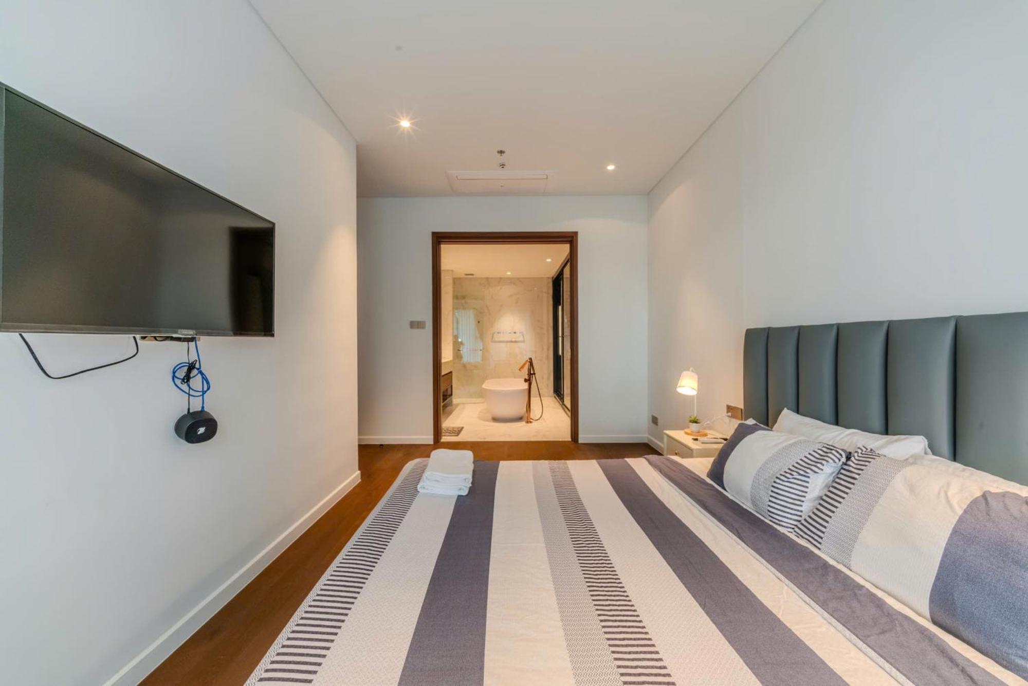 Metropole Thu Thiem - Luna - Chic, Unbeatable Location, Great Value!!! *