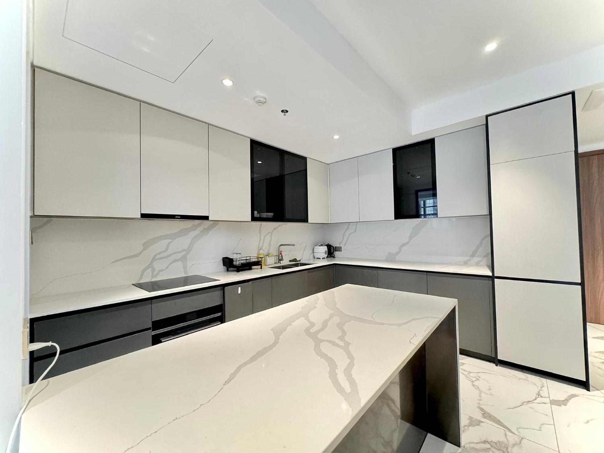 Metropole Thu Thiem - Luna - Chic, Unbeatable Location, Great Value!!!