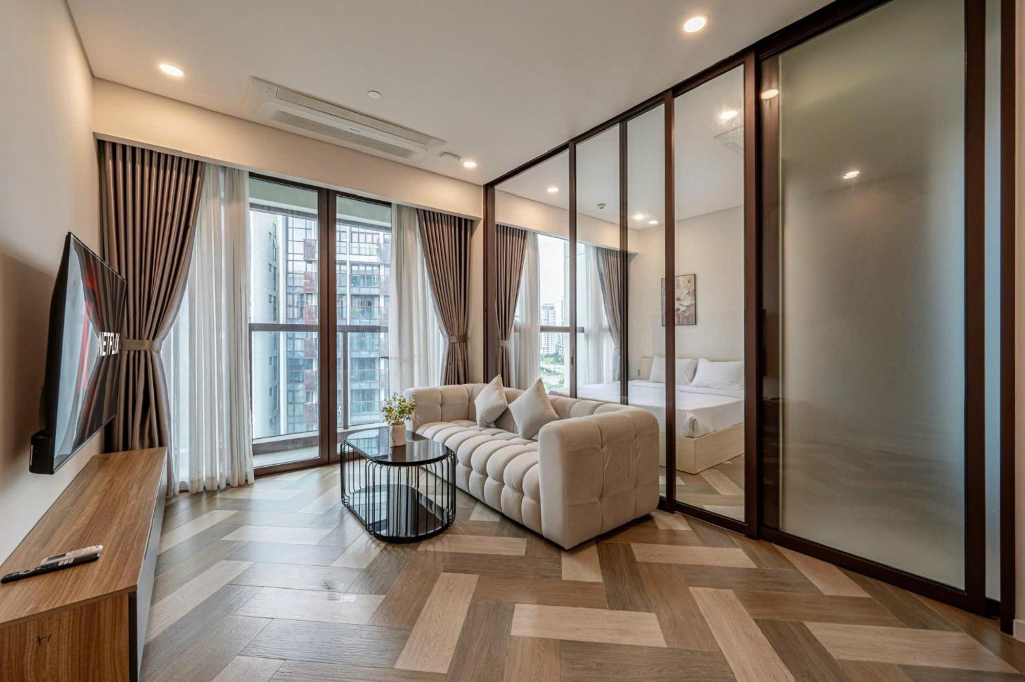 Metropole Thu Thiem - Luna - Chic, Unbeatable Location, Great Value!!!